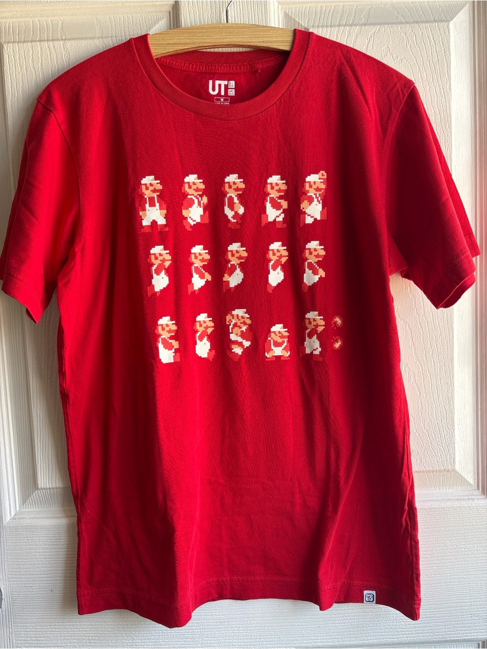 Uniqlo UT Nintendo Super Mario Bros Pixel Graphic Red T Shirt Medium